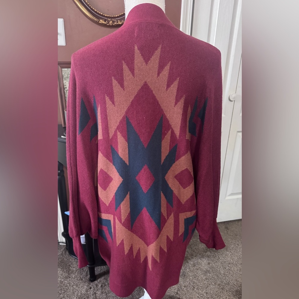 Geometric Patterned Cardigan - Picture 2 of 11